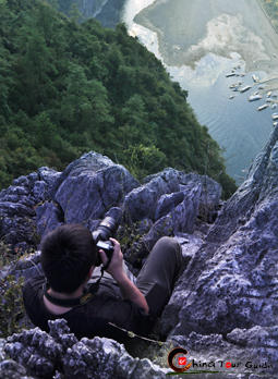 Yangshuo photography-Xingping Section, taking photos at the cliff