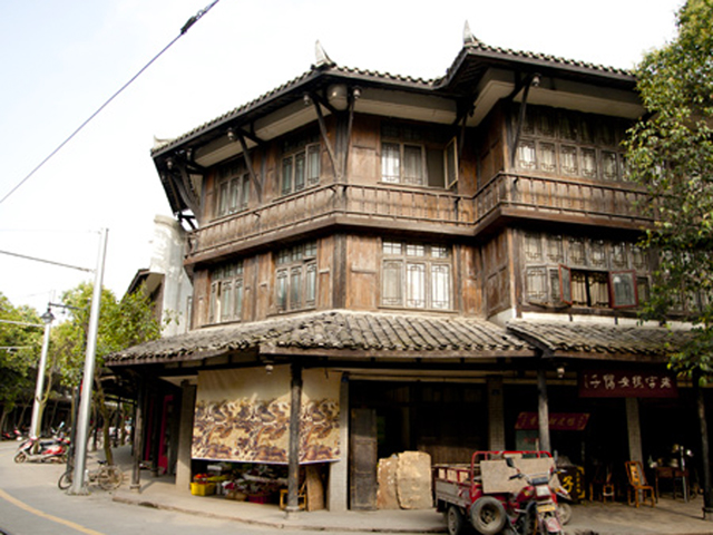 Ancient music instrument could be found on Jinli Ancient Street. 