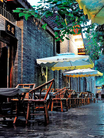 Many bars in the Kuan-zhai Lane 