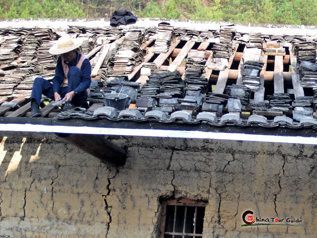 Fujian Tulou Roof Reparing