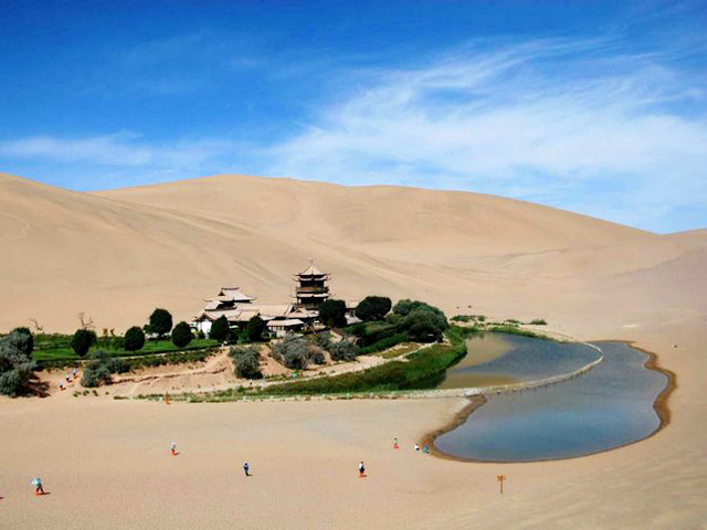 Dunhuang Crescent Moon Spring