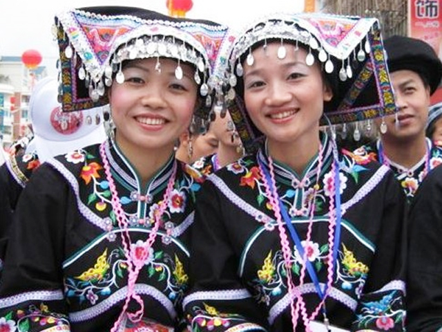 guizhou buoyi girl