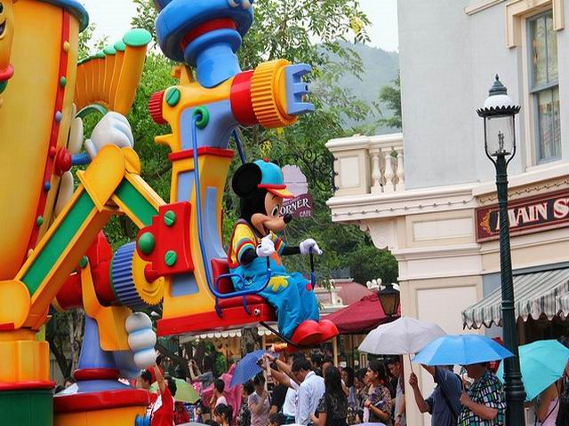 Mickey's Waterworks Parade on Main Street USA