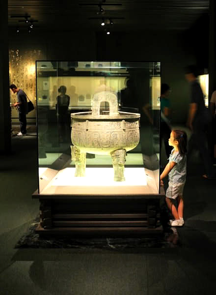 Gaze at history in Shanghai Museum