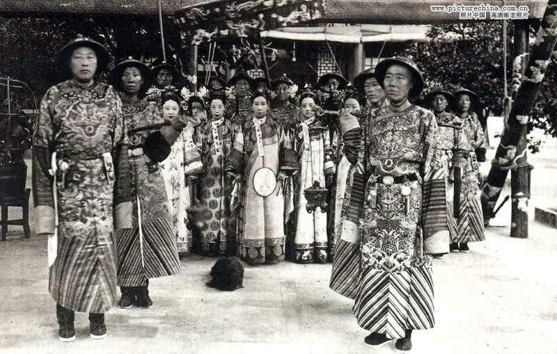 Eunuch and Empress Cixi