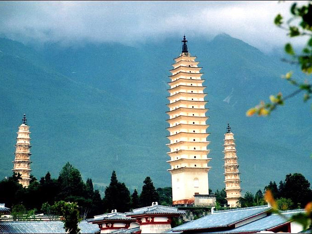 three pagodas of chongsheng monastery