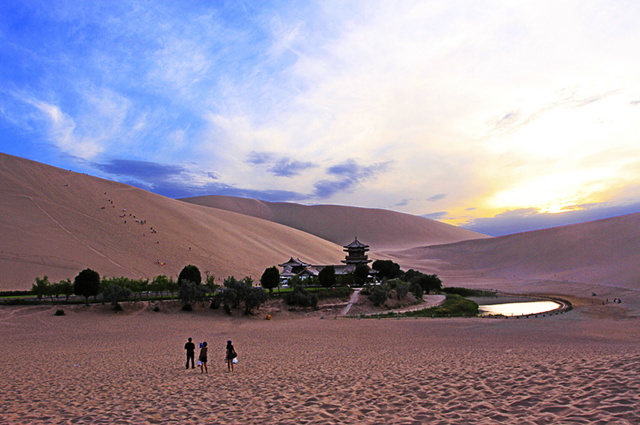 Mingsha Mountains and Yueya Spring