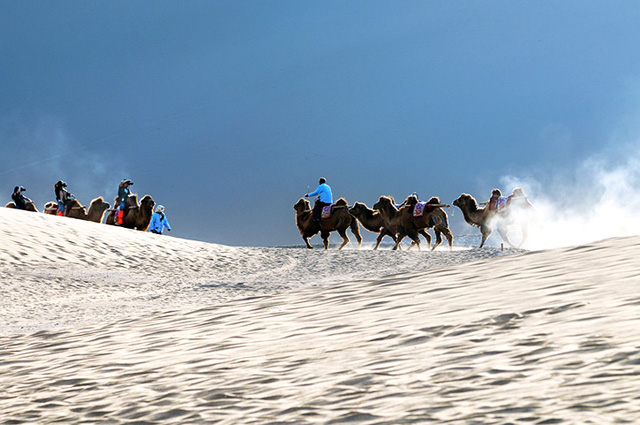 Mingsha Mountains