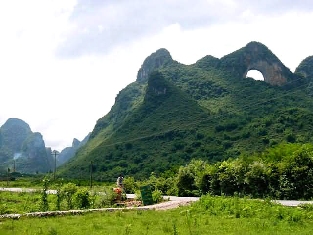 Moon Hill Yangshuo, Moon Hill Yangshuo Tour, Moon Hill Yangshuo Photos 