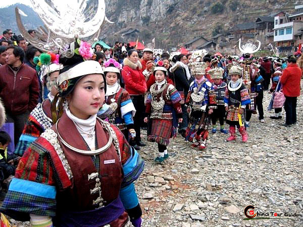 miao dancers waiting on the show