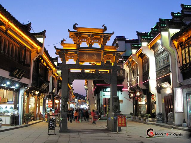 Resultado de imagem para Tunxi Ancient Street, em Huangshan