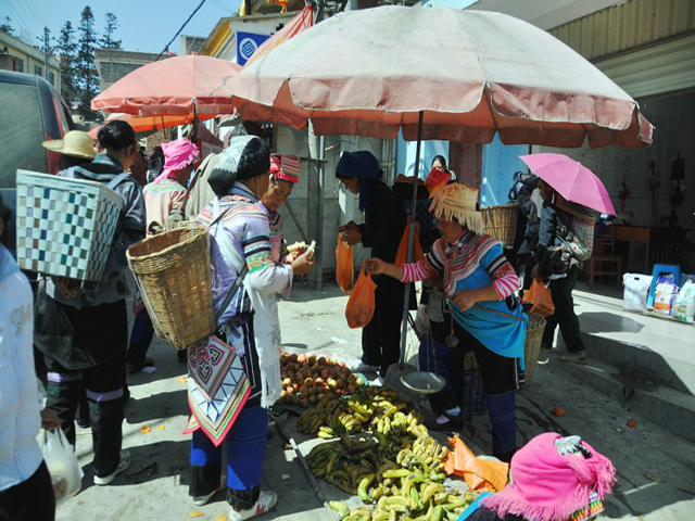 morning market at shengcun village