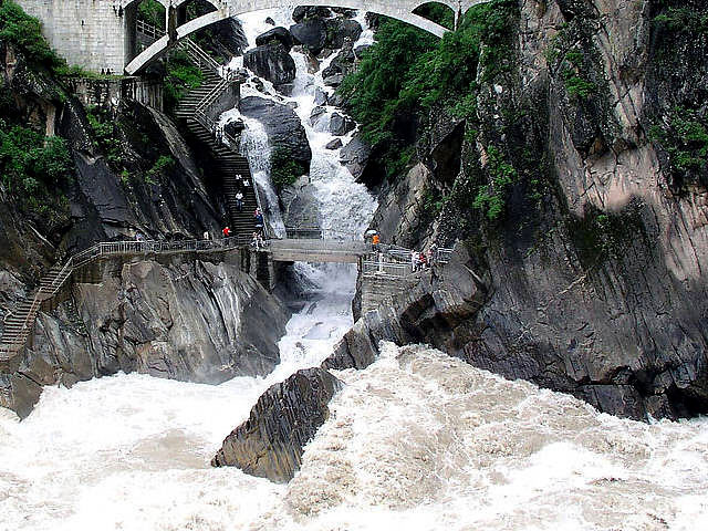 rushing jinsha river