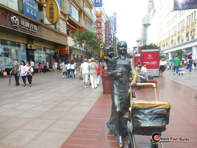 Resultado de imagem para nanjing road east shanghai