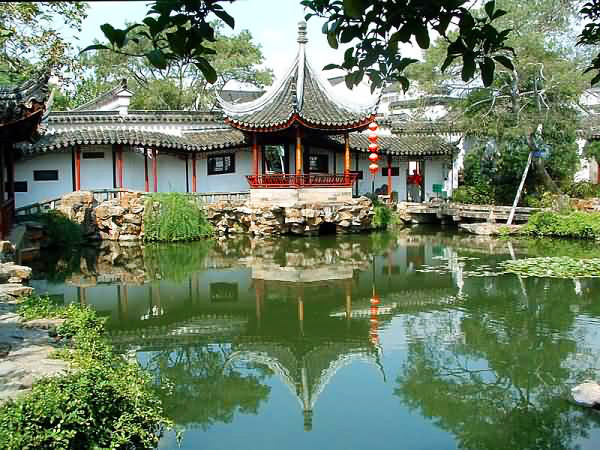suzhou_lingering_garden_pond_reflection.jpg