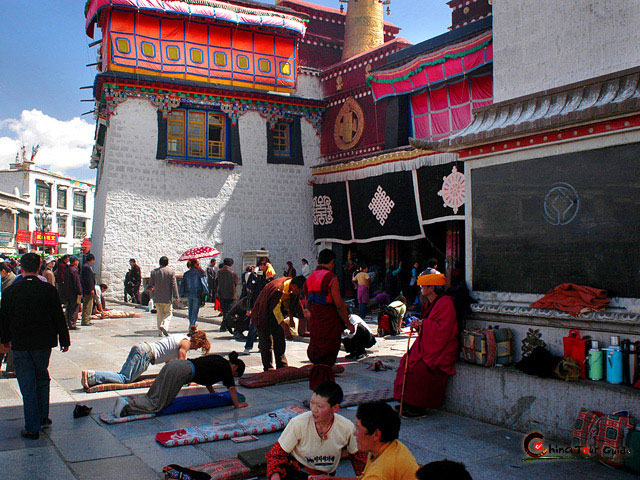 Pilgrims in Jakhang Temple