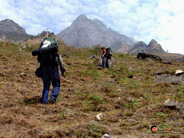 tiger leaping gorge hiking