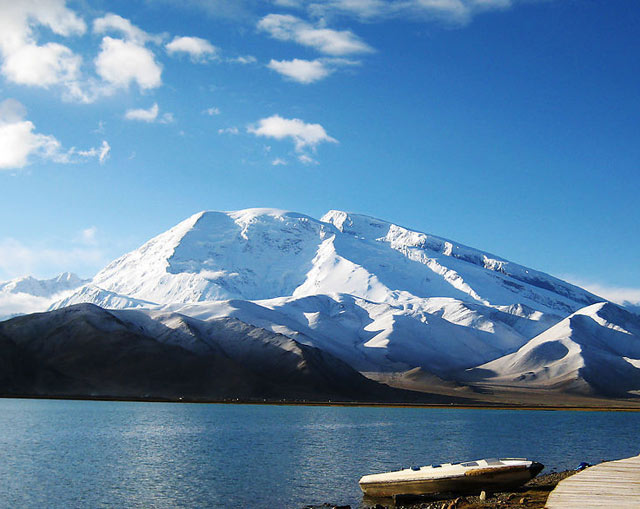 Karakul Lake